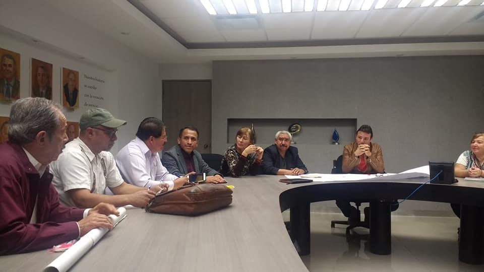 Se reúnen Vecinos de Residencial Jardines de la Silla el Diputado Local Armando Torres, la Diputada Federal Tatiana Clouthier, con Director de Agua y Drenaje. 