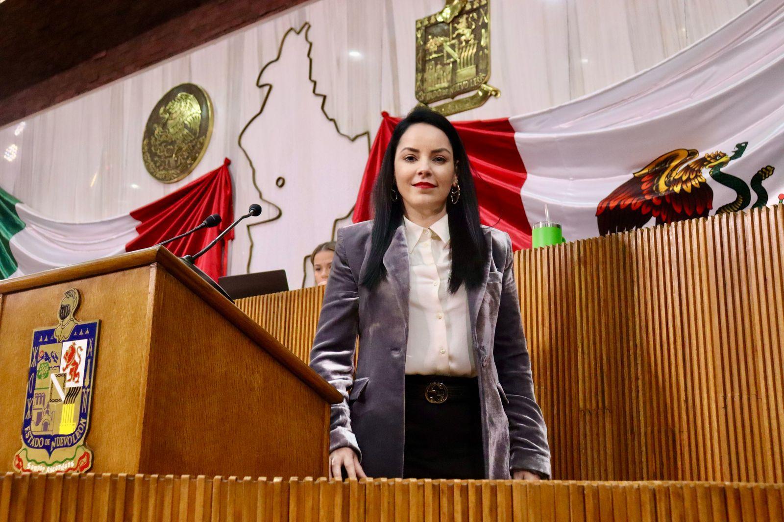 PROMUEVE BRENDA VELÁZQUEZ ELIMINAR ANOTACIONES MARGINALES DE ACTAS DE NACIMIENTO   