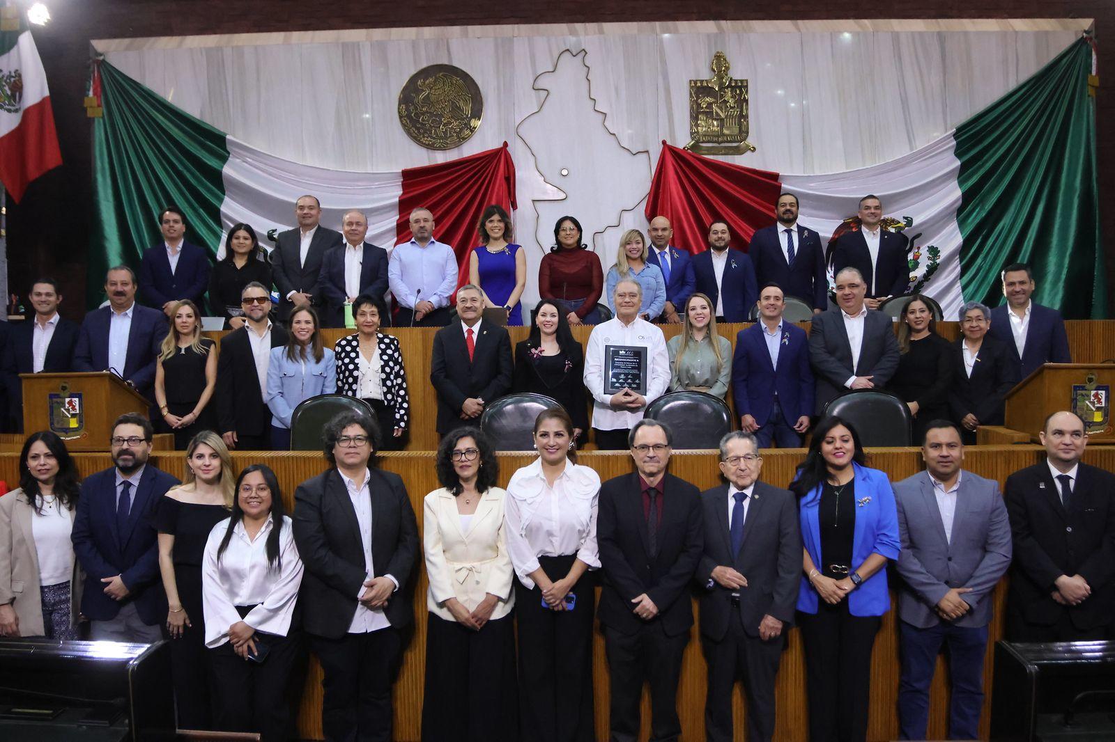 RINDE CONGRESO DE NL HOMENAJE A LA ORQUESTA SINFÓNICA DE LA UANL