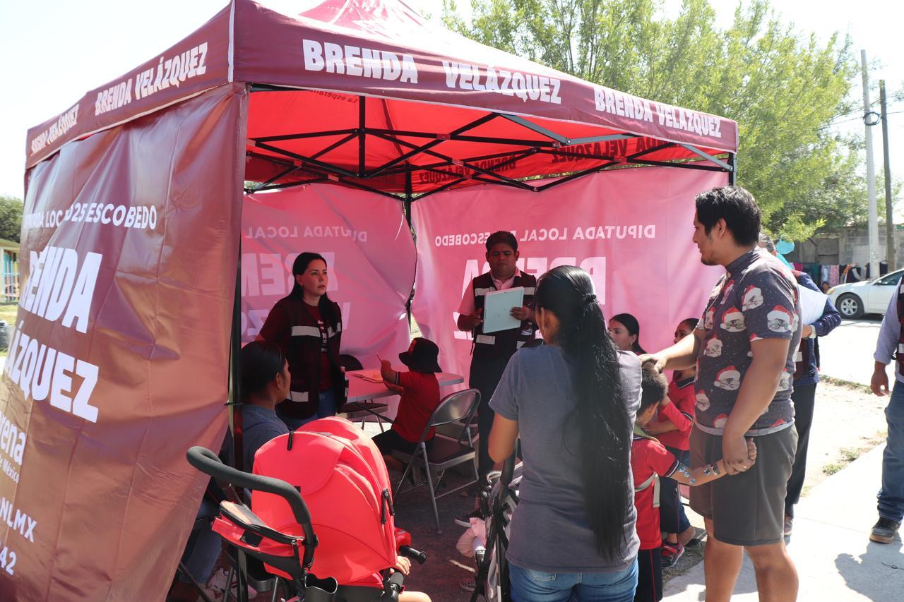 ENTREGA BRENDA VELÁZQUEZ LENTES GRATUITOS A NIÑAS, NIÑOS Y ADOLESCENTES DE ESCOBEDO