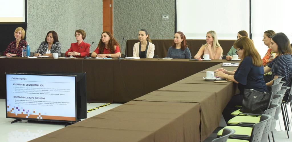 Asiste Claudia Tapia a reunión con Alternativas Pacificas A.C