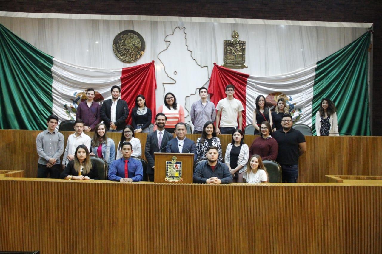 Se reúne diputado Luis Armando Torres con estudiante de Derecho
