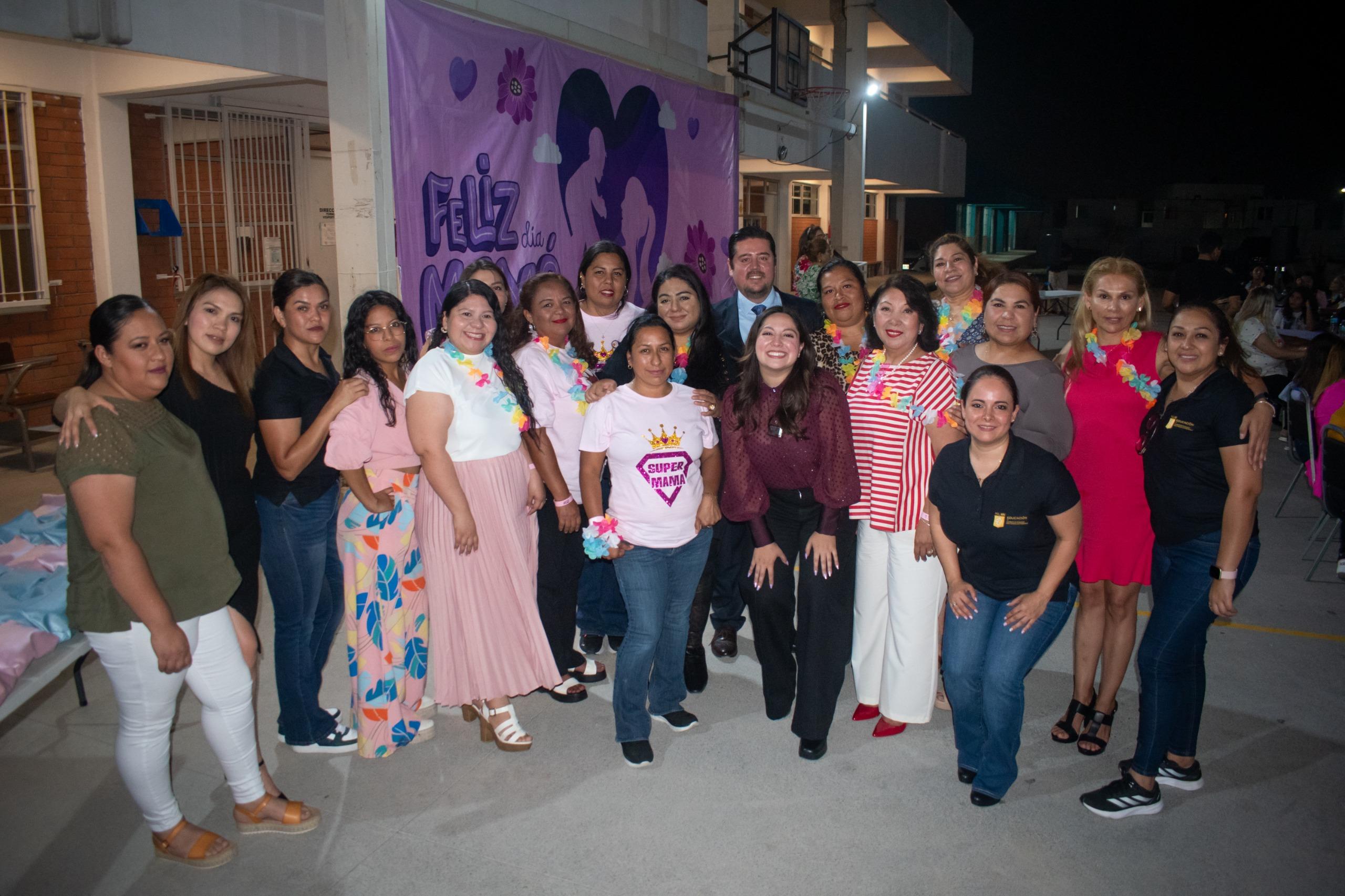 CELEBRA GRETA BARRA DÍA DE LAS MADRES EN GARCÍA