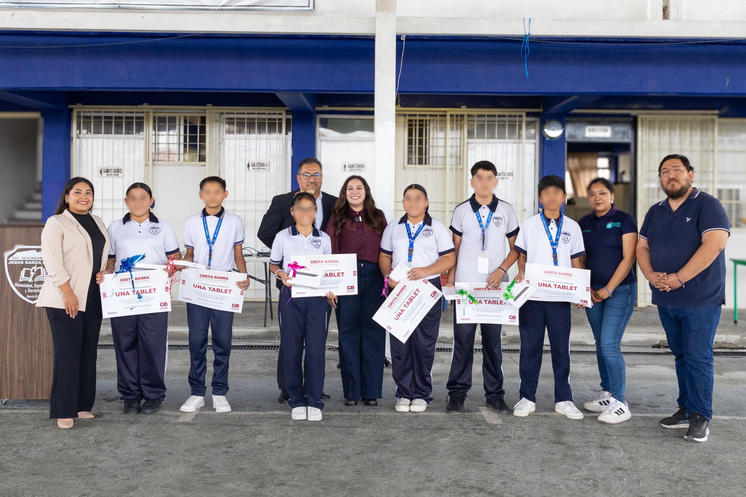 RECONOCE GRETA BARRA A JÓVENES DE GARCÍA QUE DESARROLLARON APP