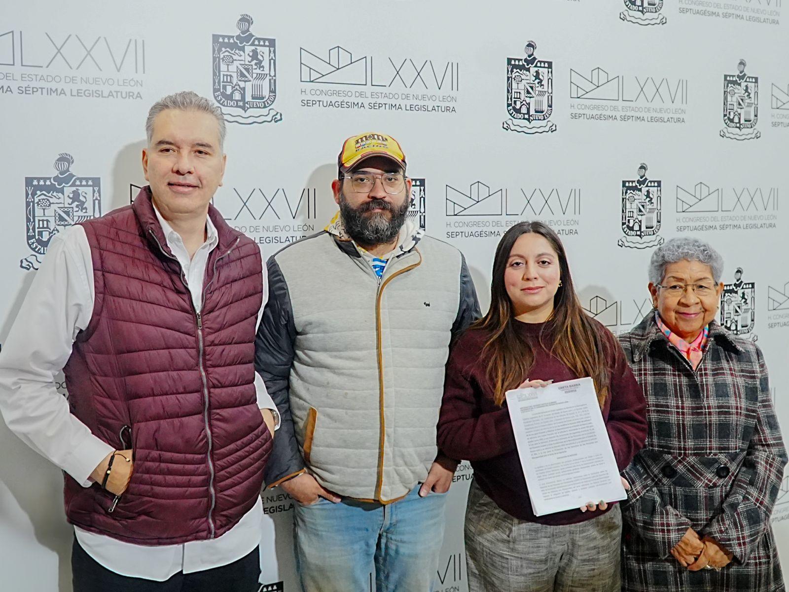 GRETA BARRA Y WALDO FERNÁNDEZ PRESENTAN INICIATIVA 