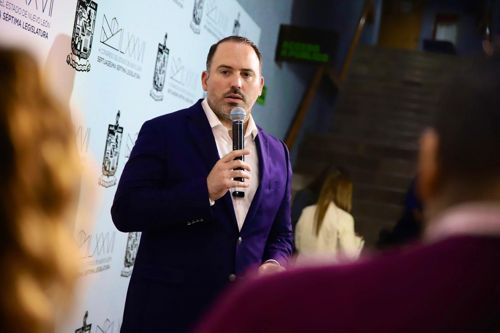 PROMUEVE MARIO SOTO DEPORTE COMUNITARIO EN CANCHAS Y PARQUES MUNICIPALES