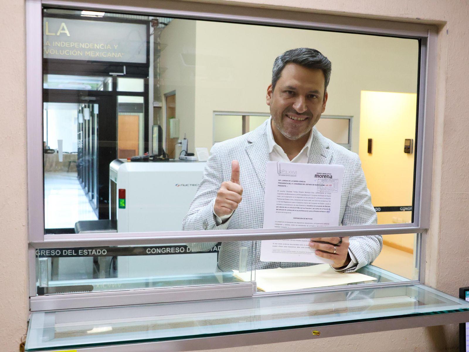 PROPONE TOMÁS MONTOYA PROHIBIR USO DE CELULARES EN ESCUELAS Y FINCAR CORRESPONSABILIDAD EN PADRES DE FAMILIA