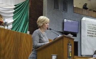 Presenta Claudia Tapia Iniciativa de refoma a Reglamento Interno de Congreso, en el tema de turnar asuntos a comisiones así como la instrucción de urgencia en dichos asuntos