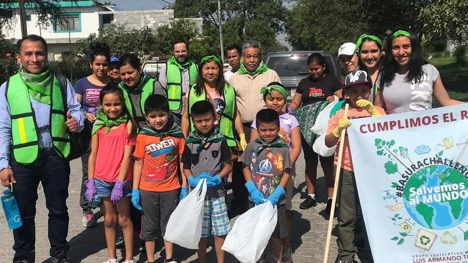 El diputado Luis Armando Torres cumple reto #BasuraChallenge y limpian arroyo las Tinajas en Guadalupe
