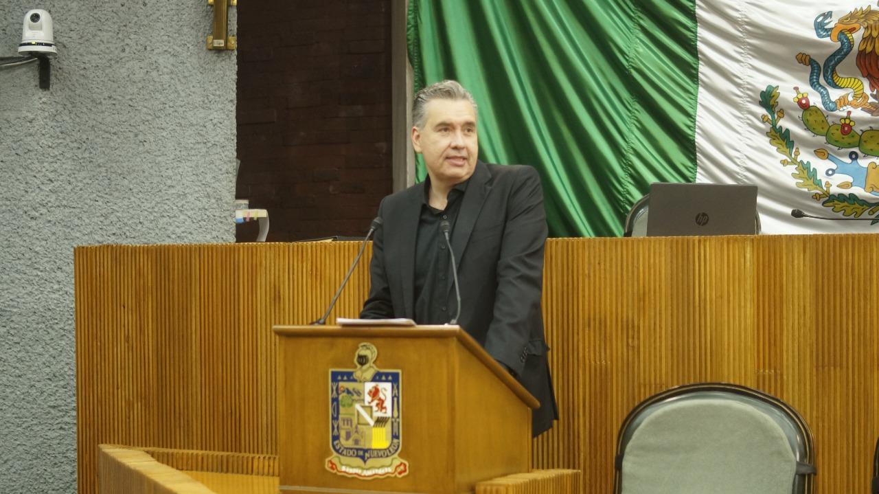 PIDE WALDO FERNÁNDEZ EQUIPO NECESARIO Y PRESTACIONES PARA POLICÍAS