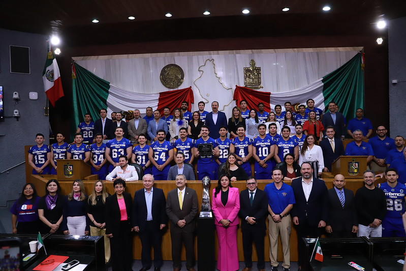 RINDE HOMENAJE CONGRESO A AUTÉNTICOS TIGRES