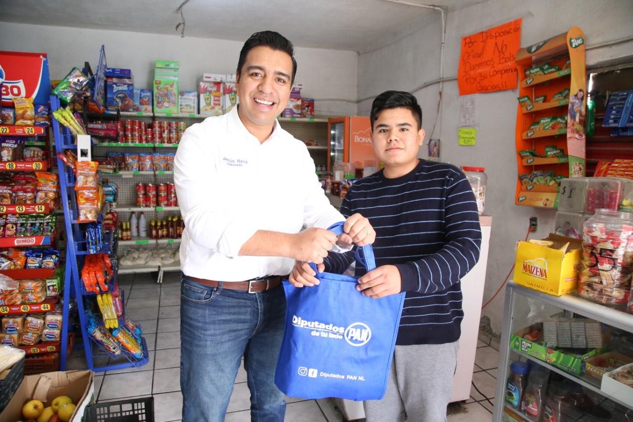 Entrega Jesús Nava uso de bolsas ecológicas