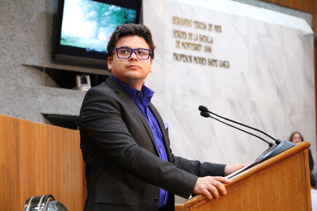 Pide Acción Nacional sanción por usar celular mientras se conduce