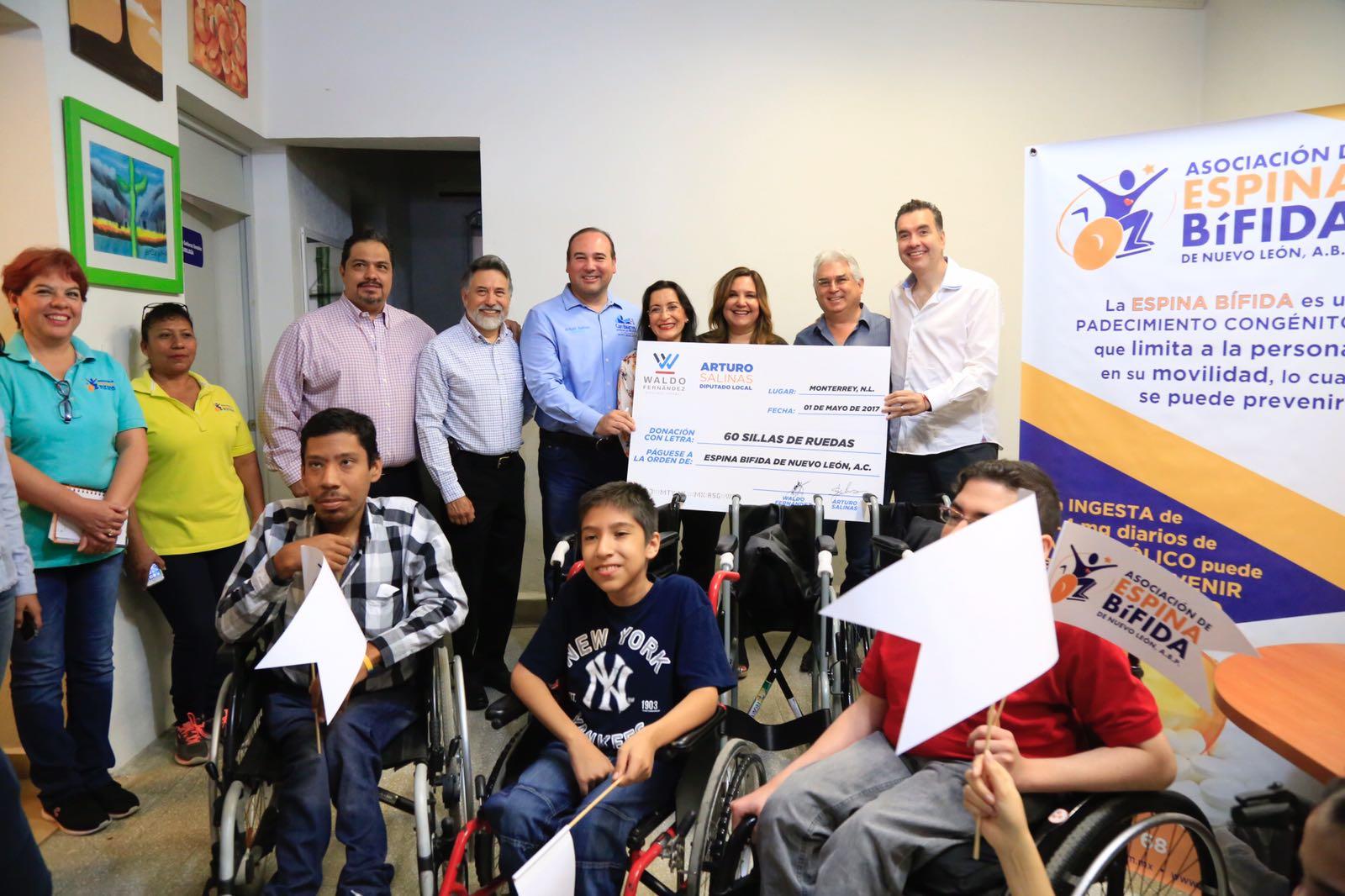 ENTREGAN 60 SILLAS DE RUEDAS A LA ASOCIACIÓN ESPINA BÍFIDA 