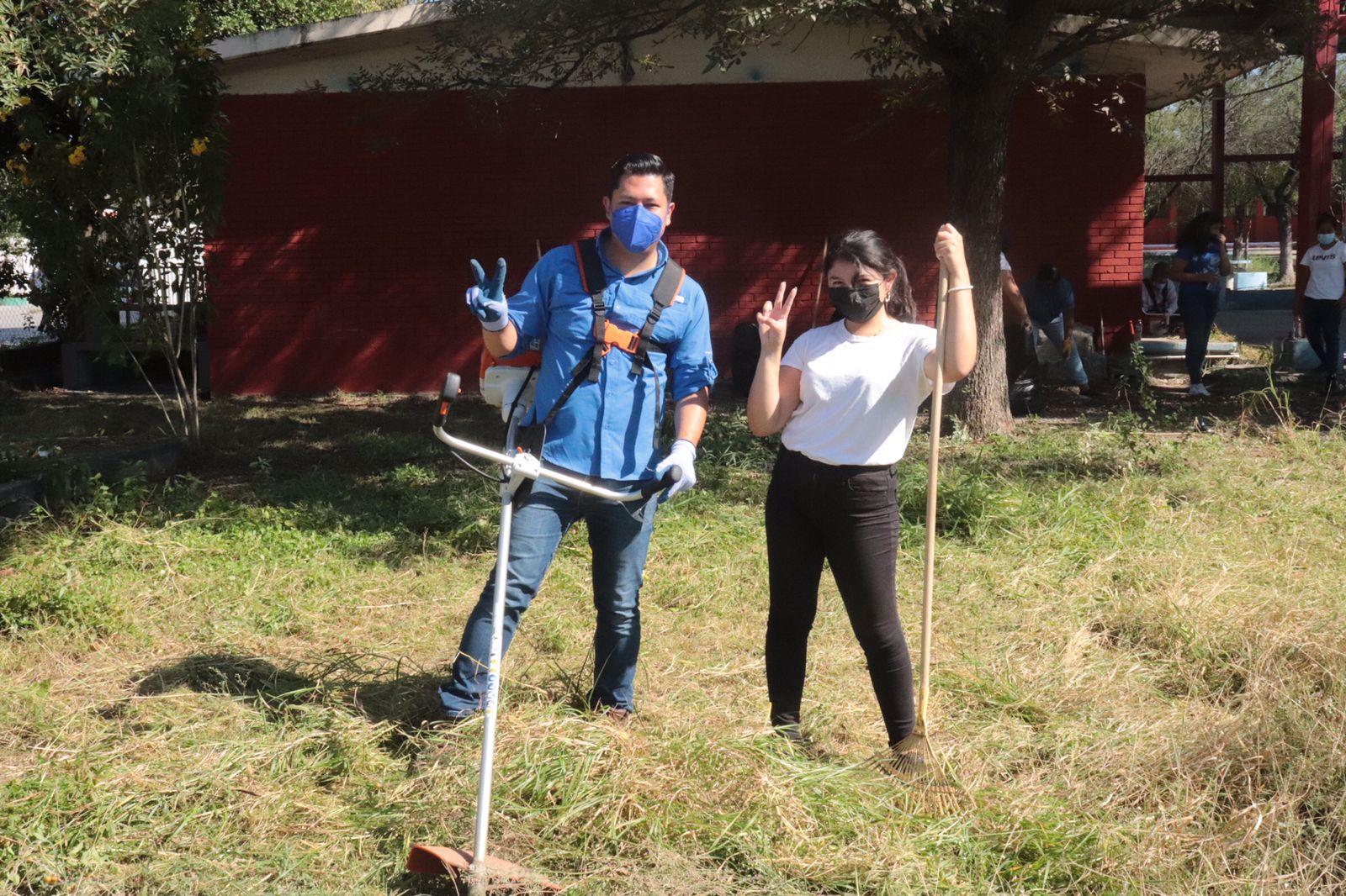 CONSTATA FÉLIX ROCHA DESCUIDO DE PLANTELES ESCOLARES