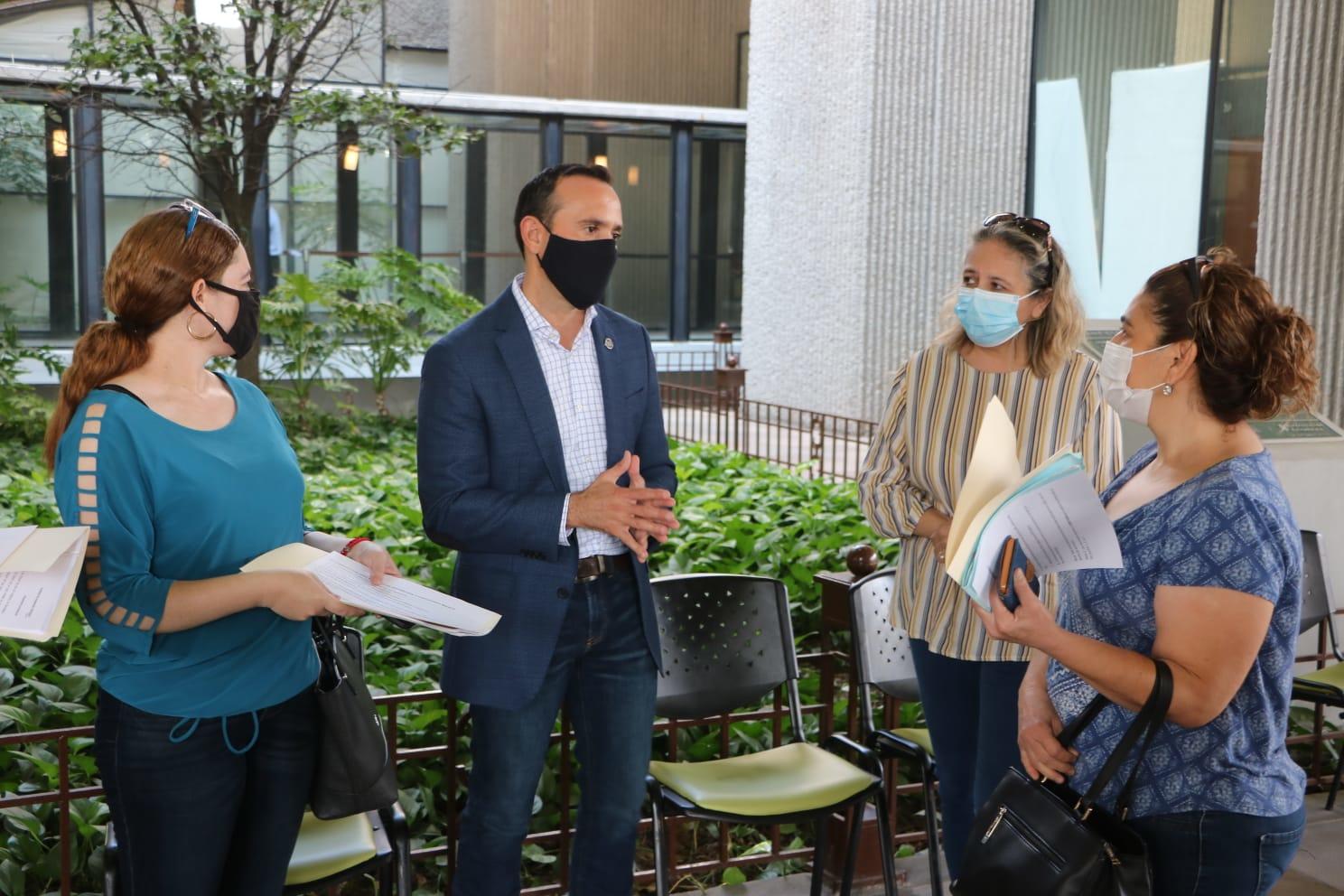  SUMAN DIPUTADOS DEL PAN 300 AMPAROS POR VACUNAS