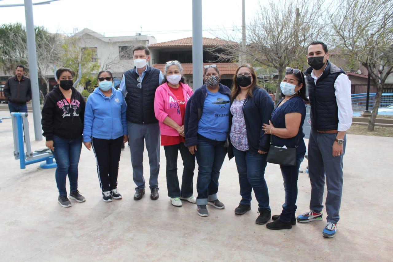 ACERCAN DIPUTADOS DEL PAN SERVICIO 