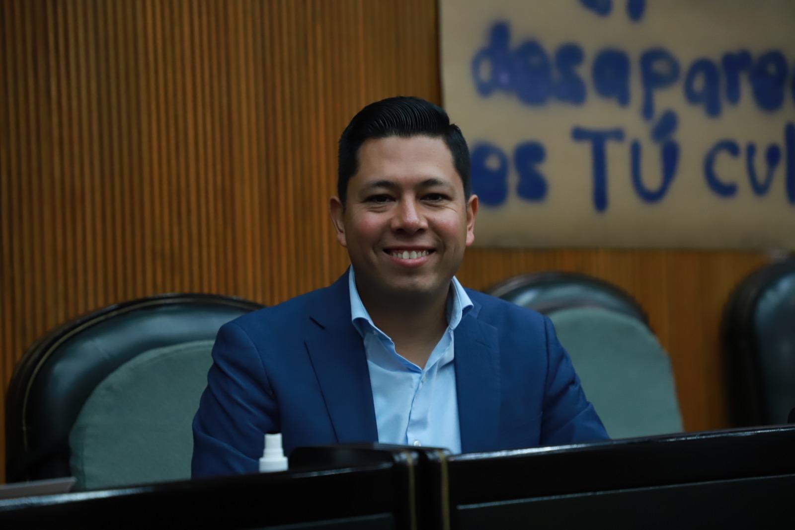 PROPONE FÉLIX ROCHA NEGAR PORTACIÓN DE ARMAS A GENERADORES DE VIOLENCIA