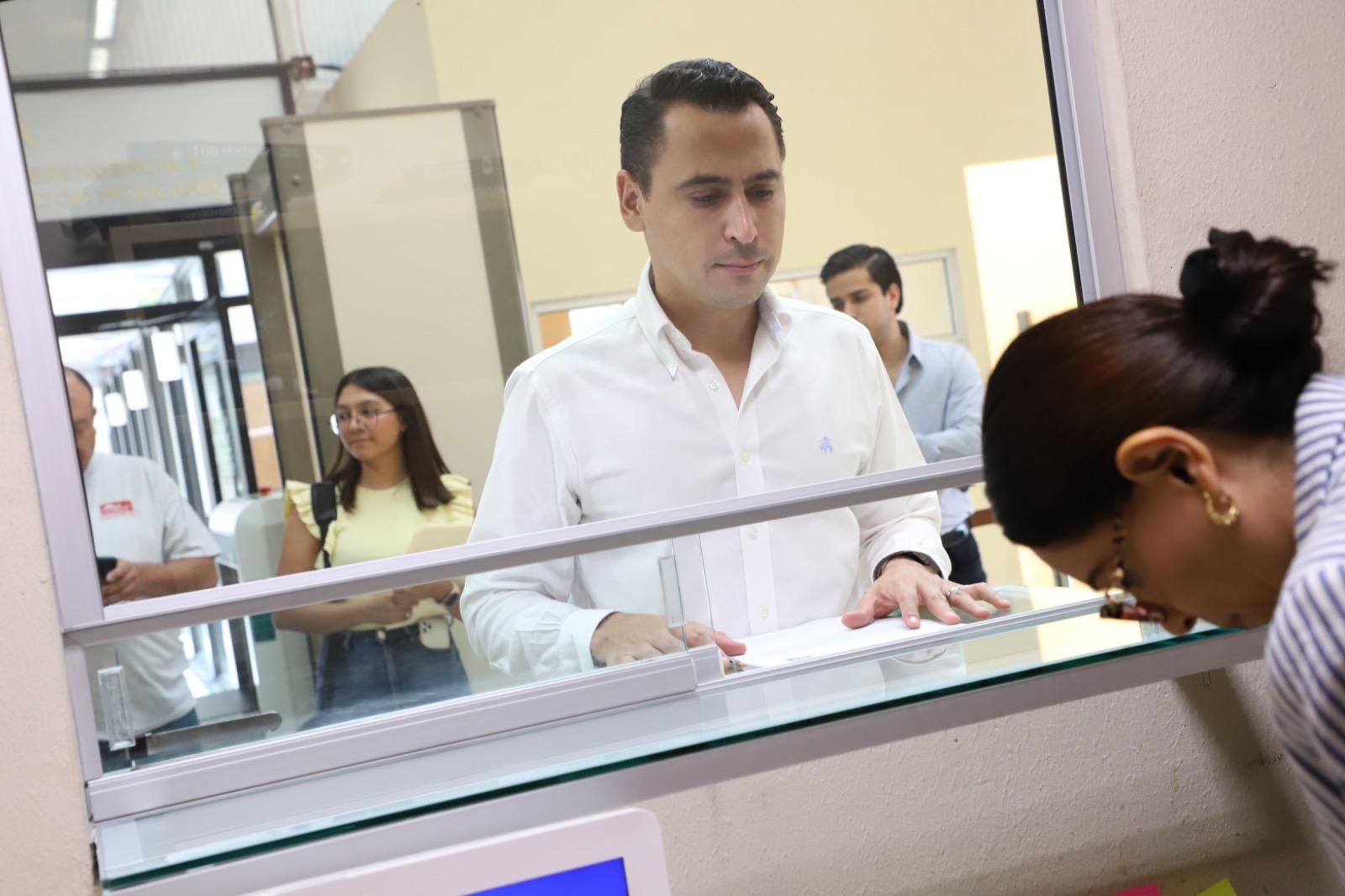 PROPONE LUIS SUSARREY MESAS DE TRABAJO PARA SOLUCIONAR CAOS VIAL PROVOCADO POR SEMÁFORO