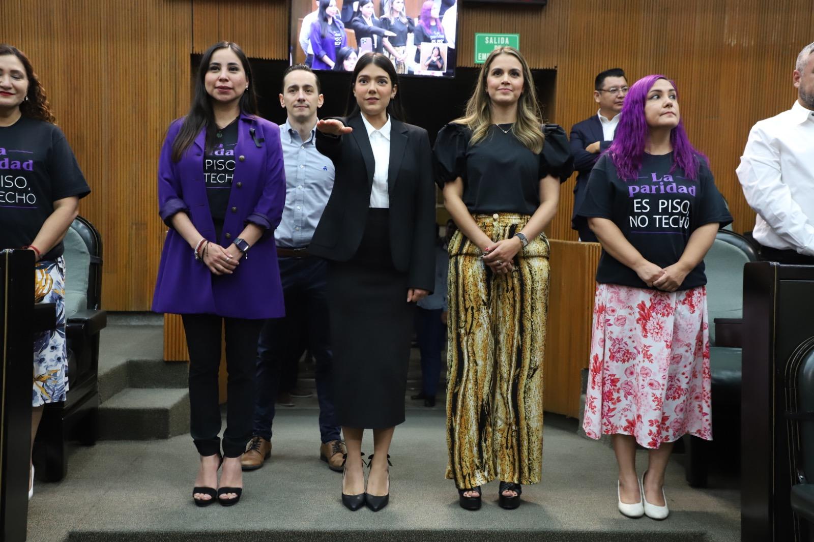 DESIGNACIÓN DE CECILIA ROBLEDO ES LEGAL.- CARLOS DE LA FUENTE