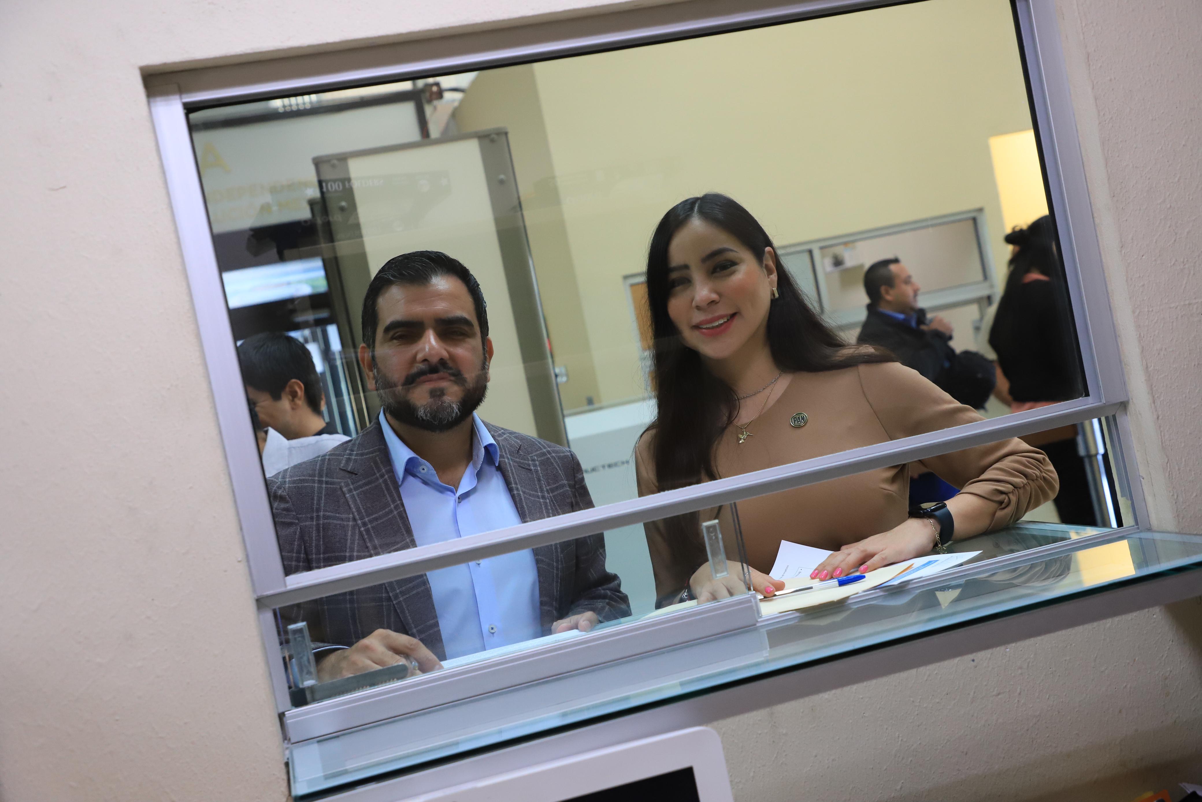 PROPONE PAN IDENTIFICACIÓN VISIBLE PARA TAXISTAS DE PLATAFORMAS DIGITALES