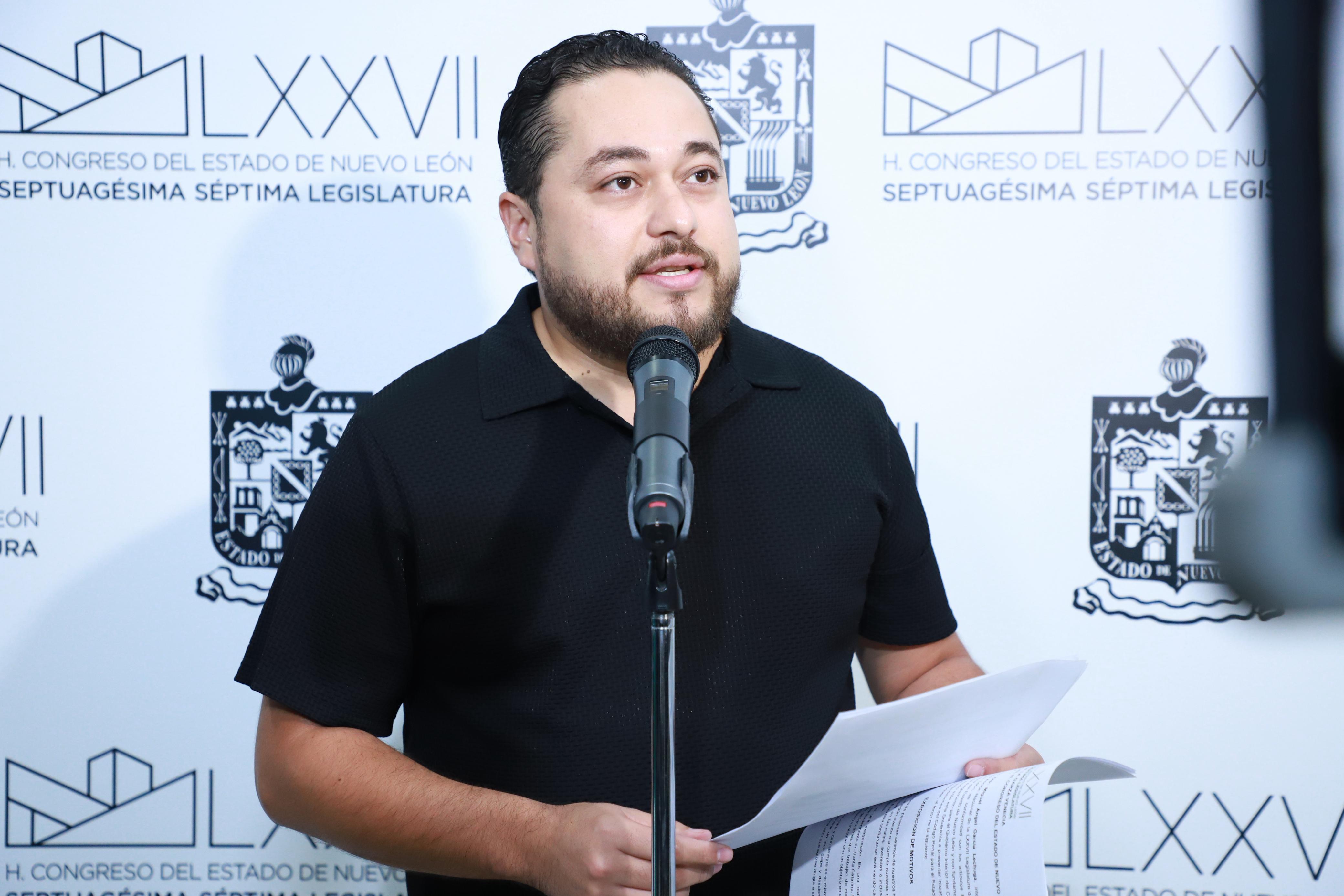 BUSCA ALCALDE DE SANTA CATARINA DESVIAR ATENCIÓN DEL DESPILFARRO DE RECURSOS. - MIGUEL LECHUGA