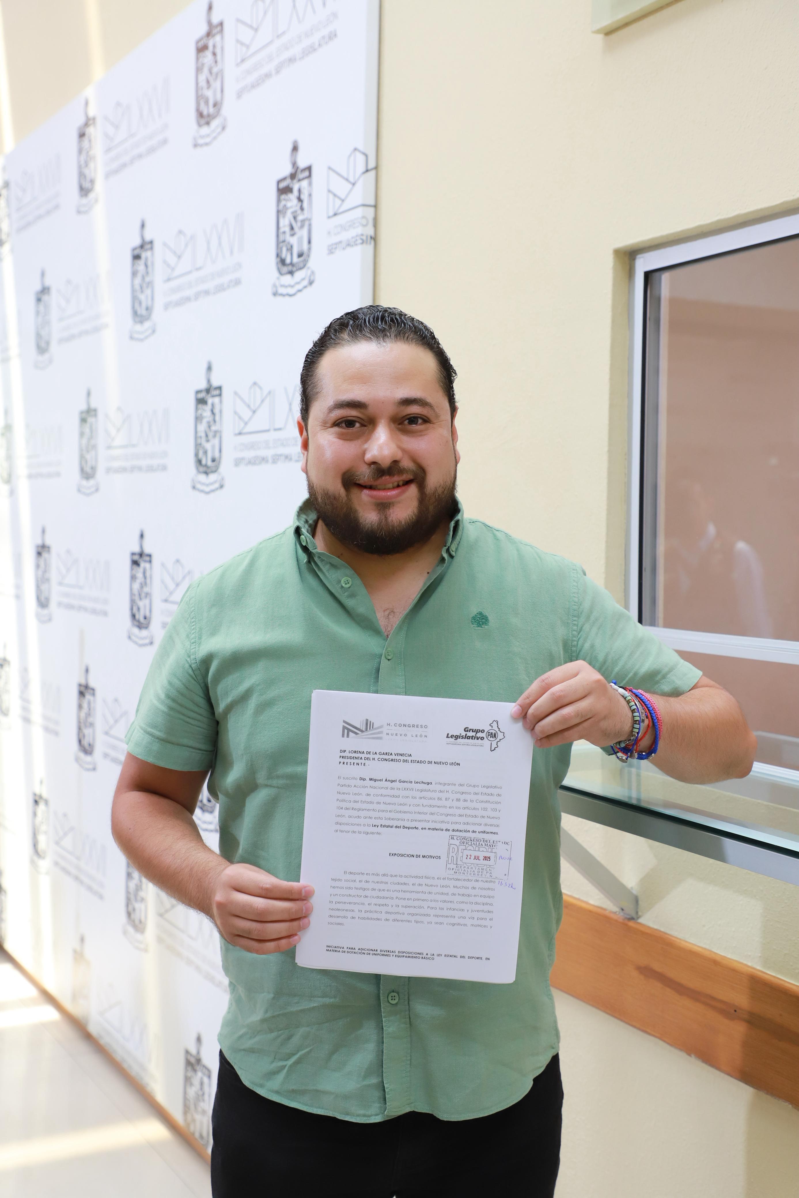 PIDE MIGUEL LECHUGA QUE UNIFORMES SEAN GRATIS PARA DEPORTISTAS MUNICIPALES