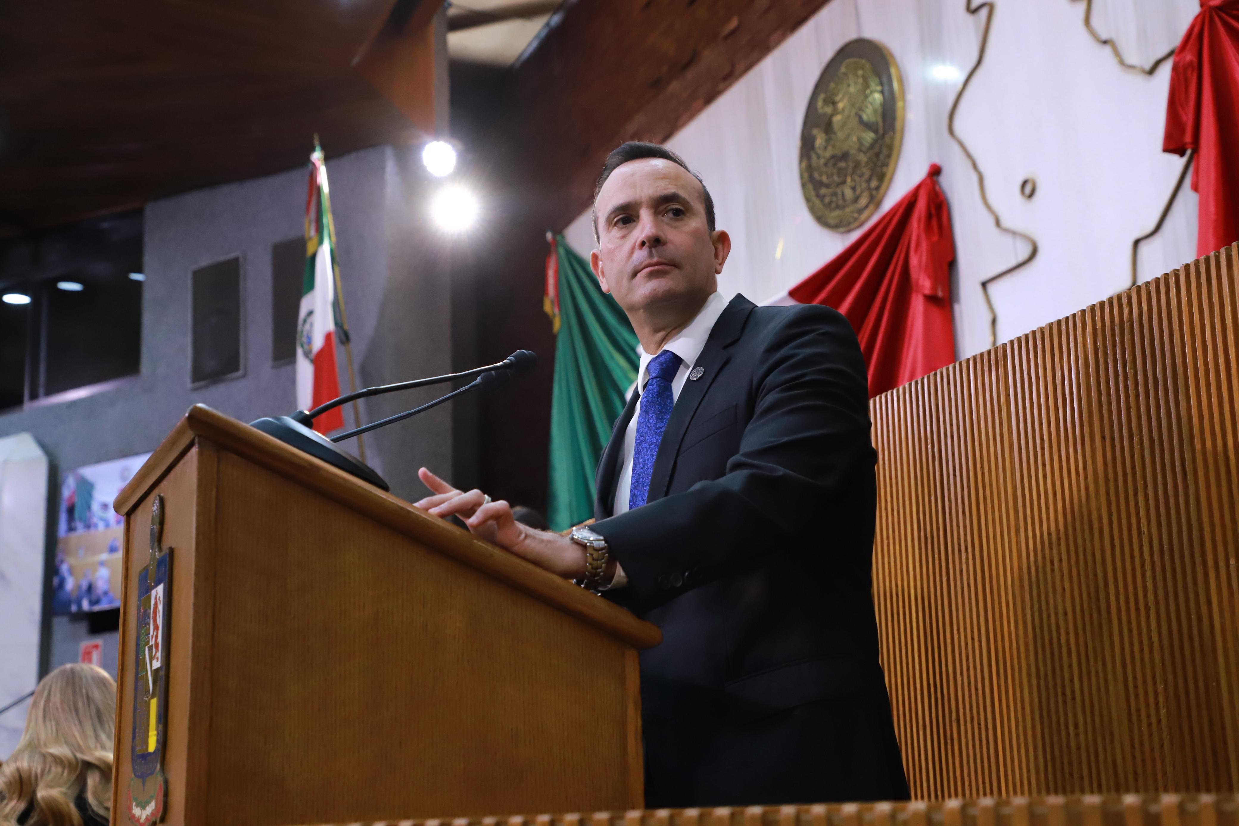 INICIAMOS CON EL PIE DERECHO CONSTRUYENDO CONSENSOS. - CARLOS DE LA FUENTE.