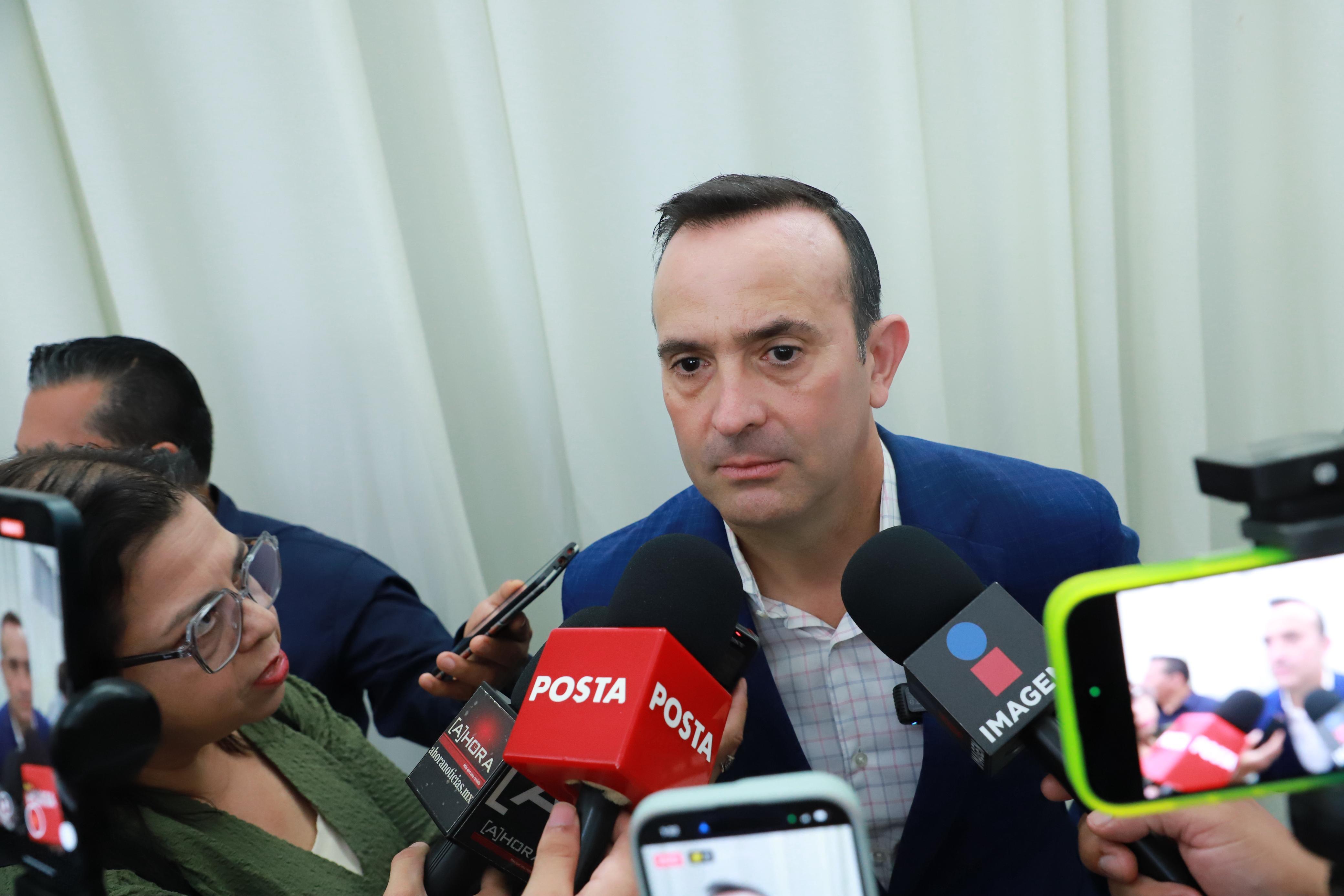 JUAN IGNACIO BARRAGÁN DEBE SALIR DE AGUA Y DRENAJE PORQUE ES UN 