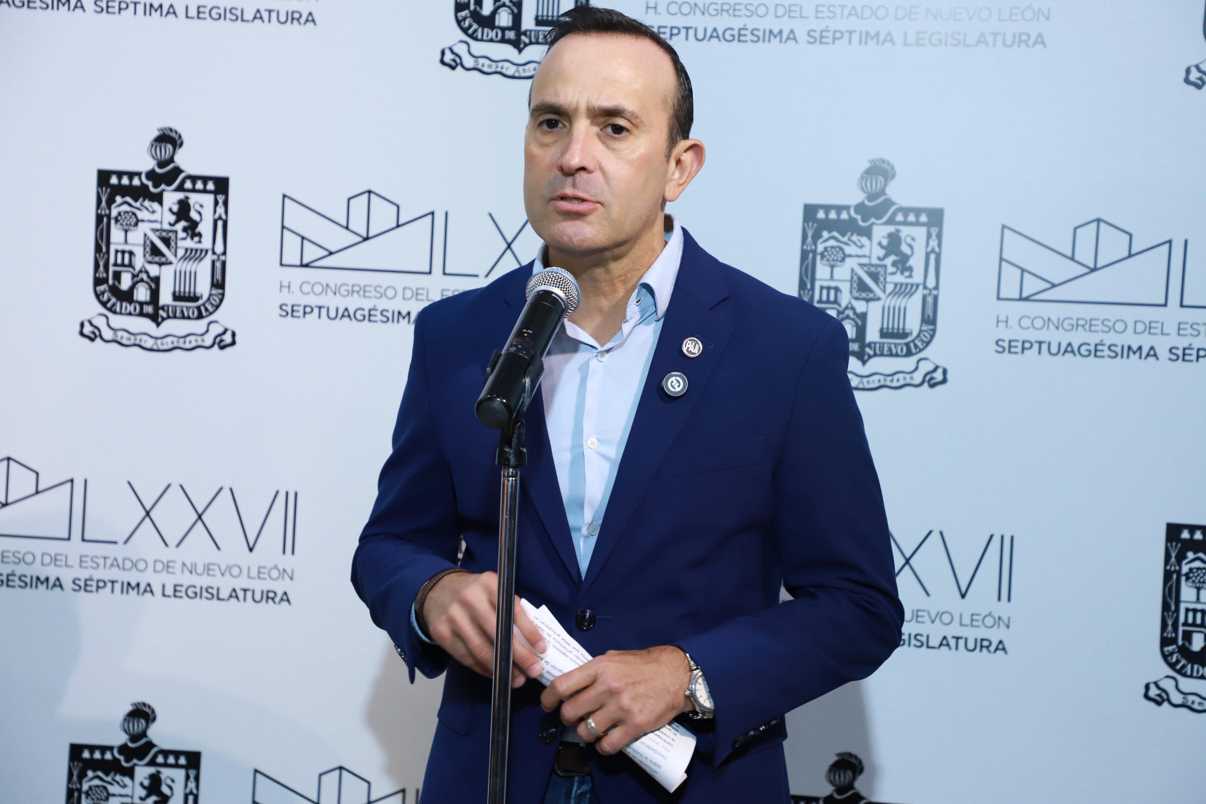 *DUPLICACIÓN DE SUELDOS, UNA BURLA : CARLOS DE LA FUENTE