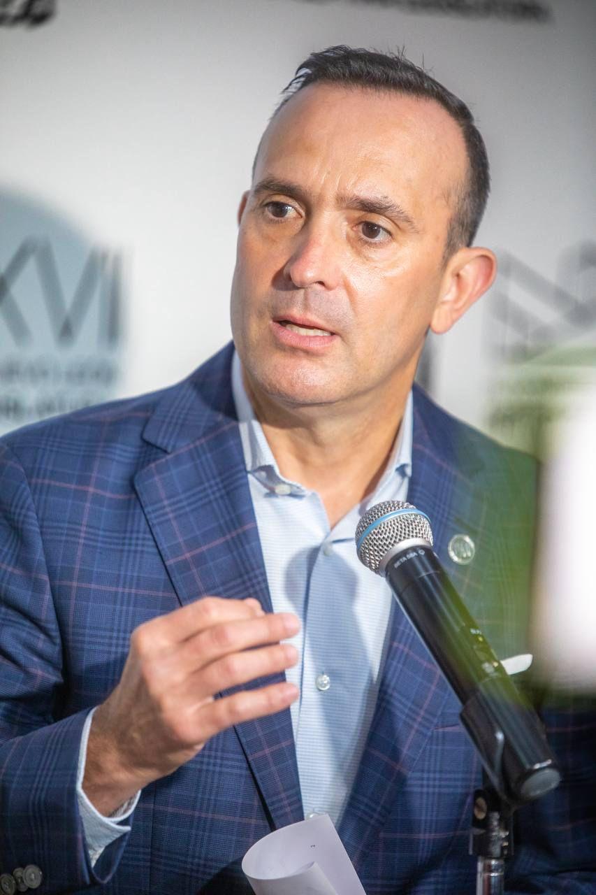 JUAN IGNACIO BARRAGÁN ES UN OBSTÁCULO Y DEBE SALIR DE AGUA Y DRENAJE: CARLOS DE LA FUENTE