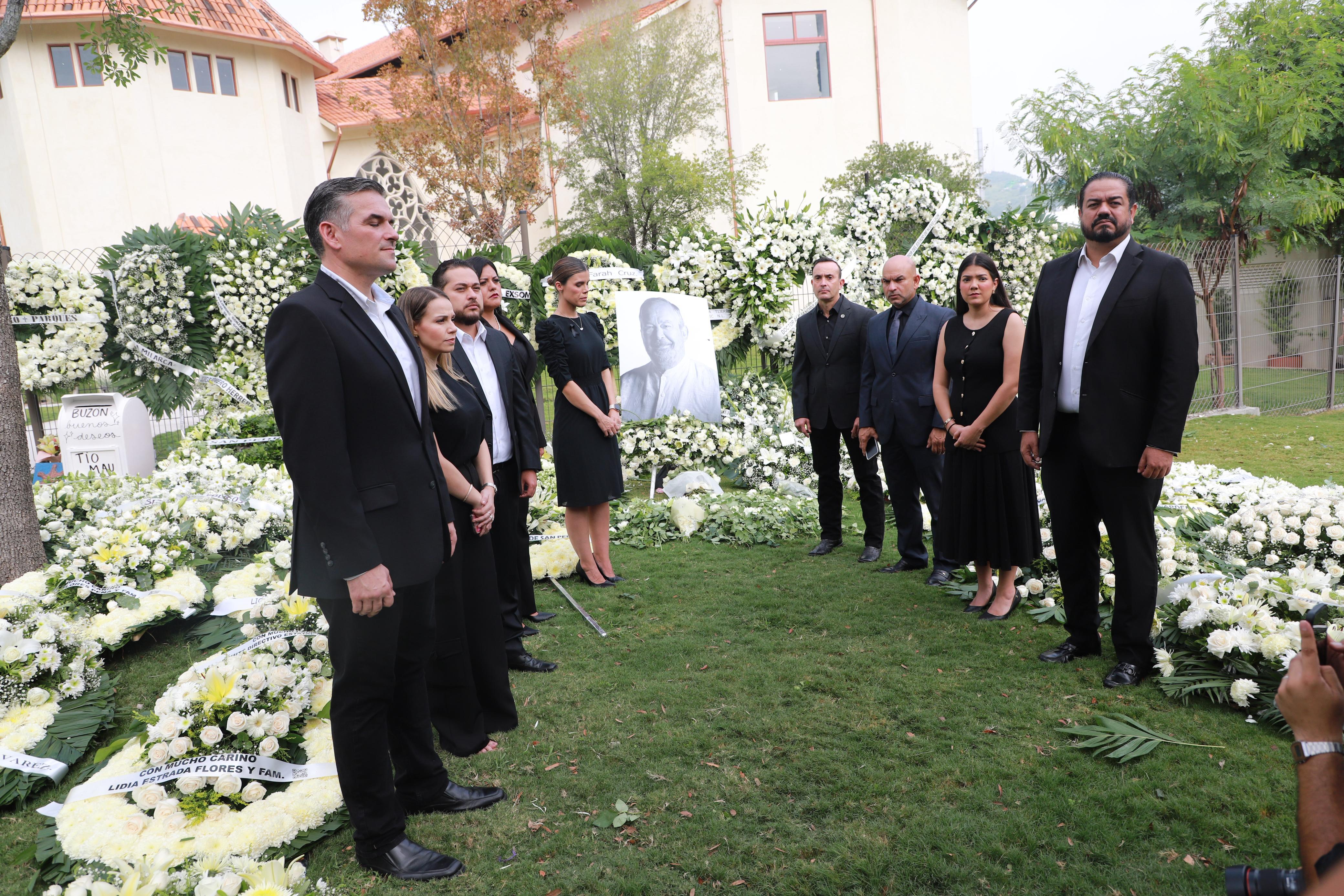 REALIZAN DIPUTADOS DEL PAN GUARDIA EN HONOR A MAURICIO FERNÁNDEZ