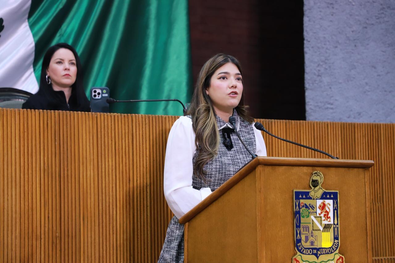PRESENTA CECILIA ROBLEDO SUÁREZ 