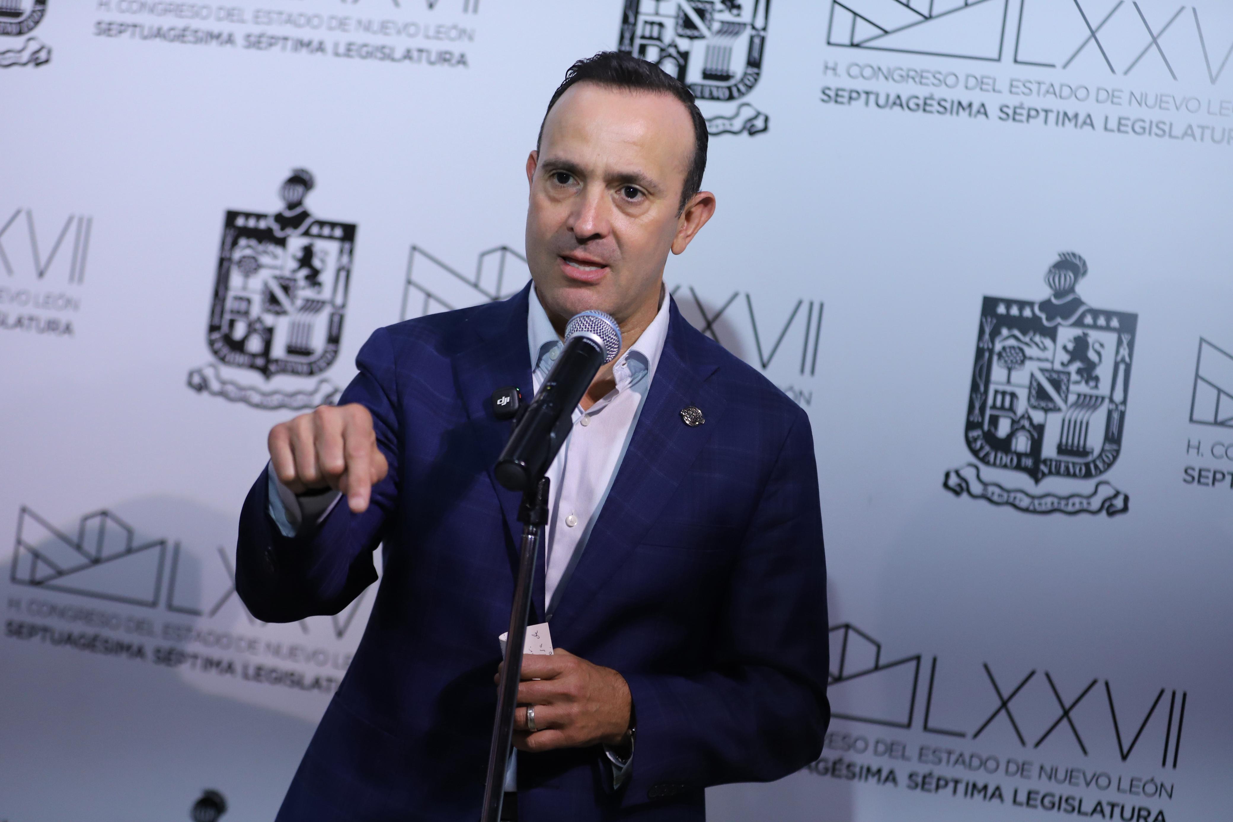 BUSCA CARLOS DE LA FUENTE SANCIONAR FALSEDAD DE INFORMACIÓN OFICIAL EN REDES SOCIALES 