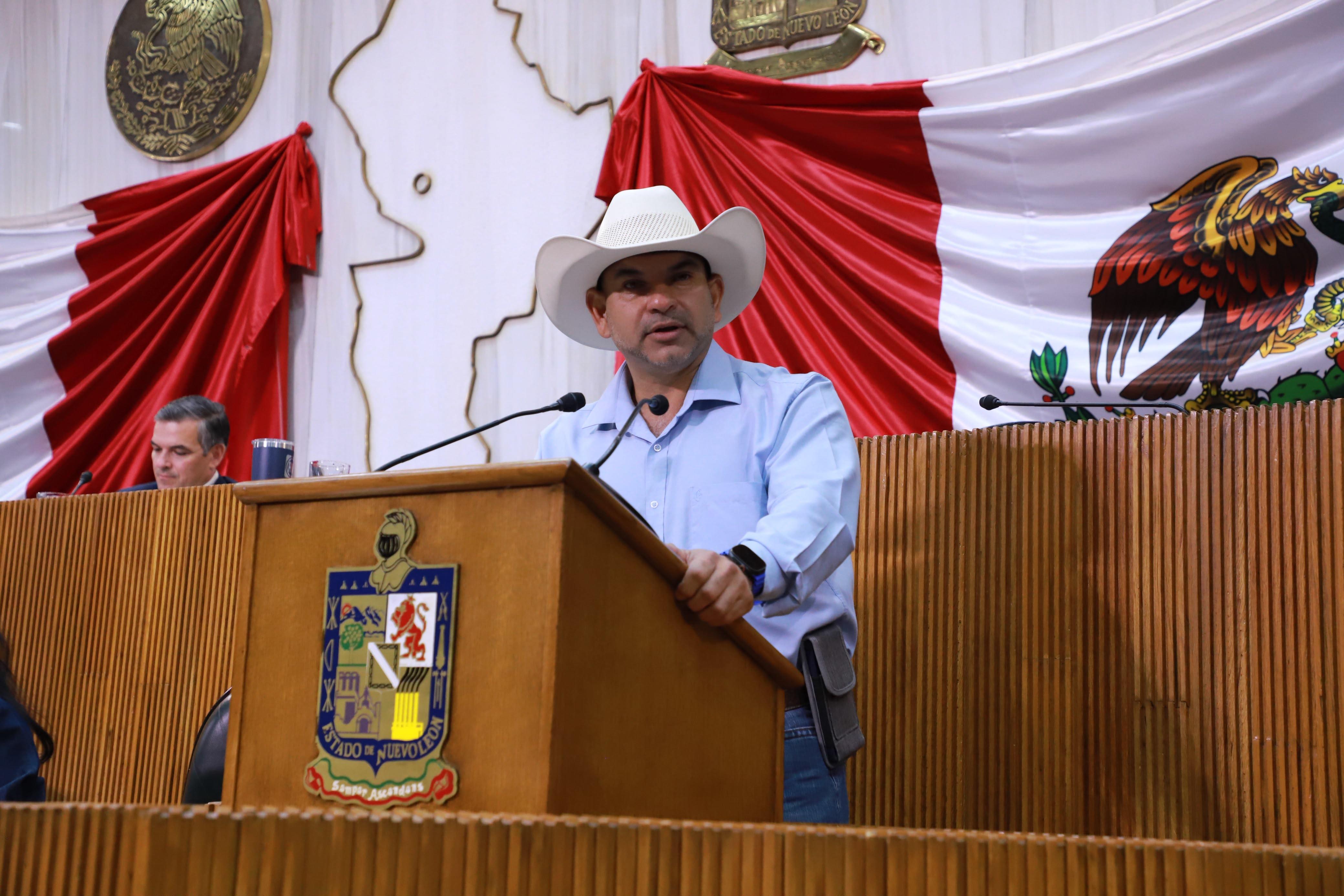 PIDE JOSÉ LUIS SANTOS ASEGURAR MOVILIDAD DURANTE CICLO ESCOLAR