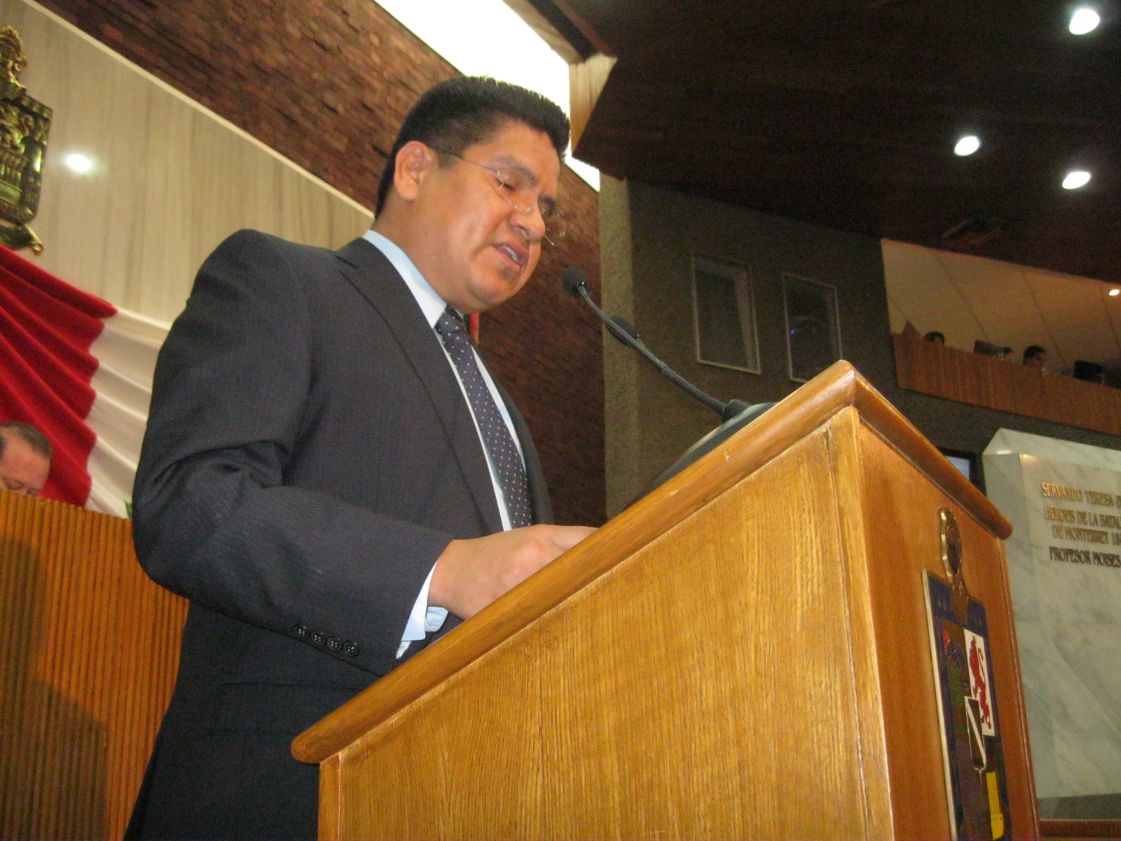  Propone modificaciones al Código Civil para precisar las causales de divorcio 