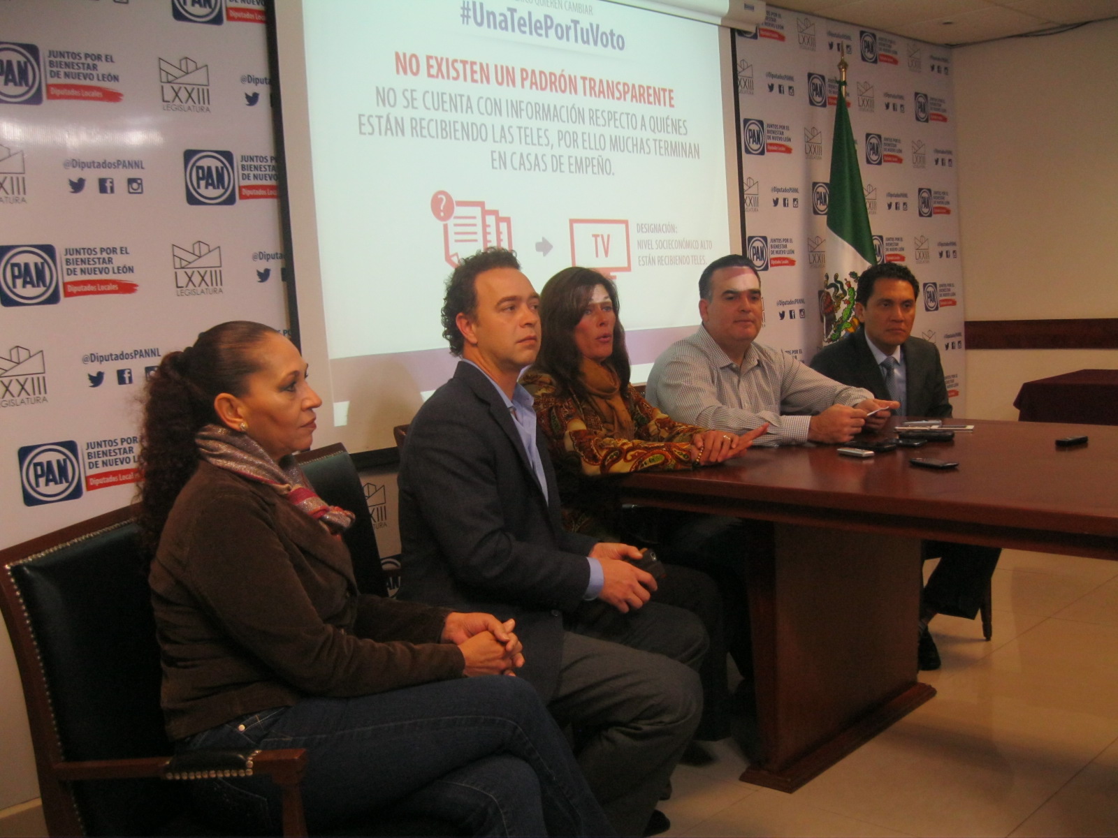 Llama Acción Nacional a no cambiar voto por televisiones digitales