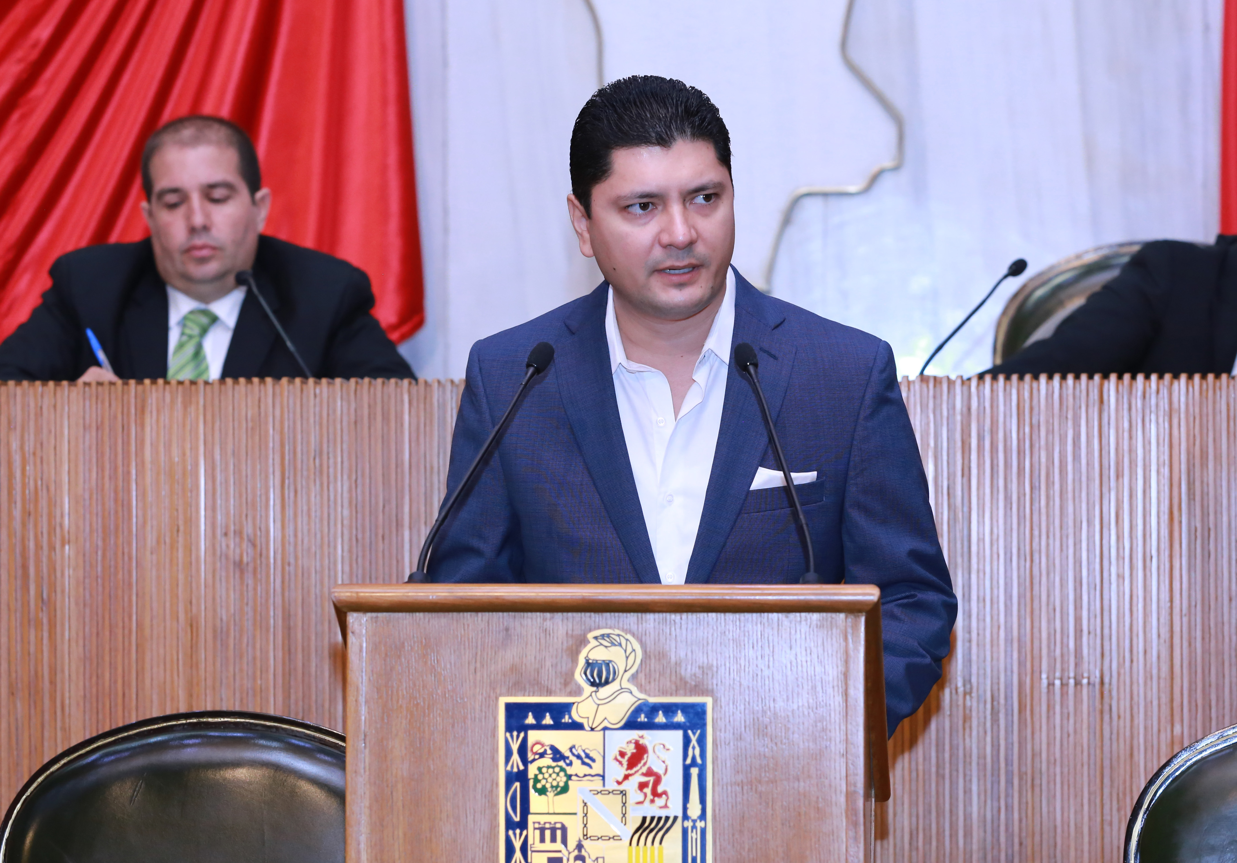 Exhorta Congreso a Medina cumplir el pago de becas 