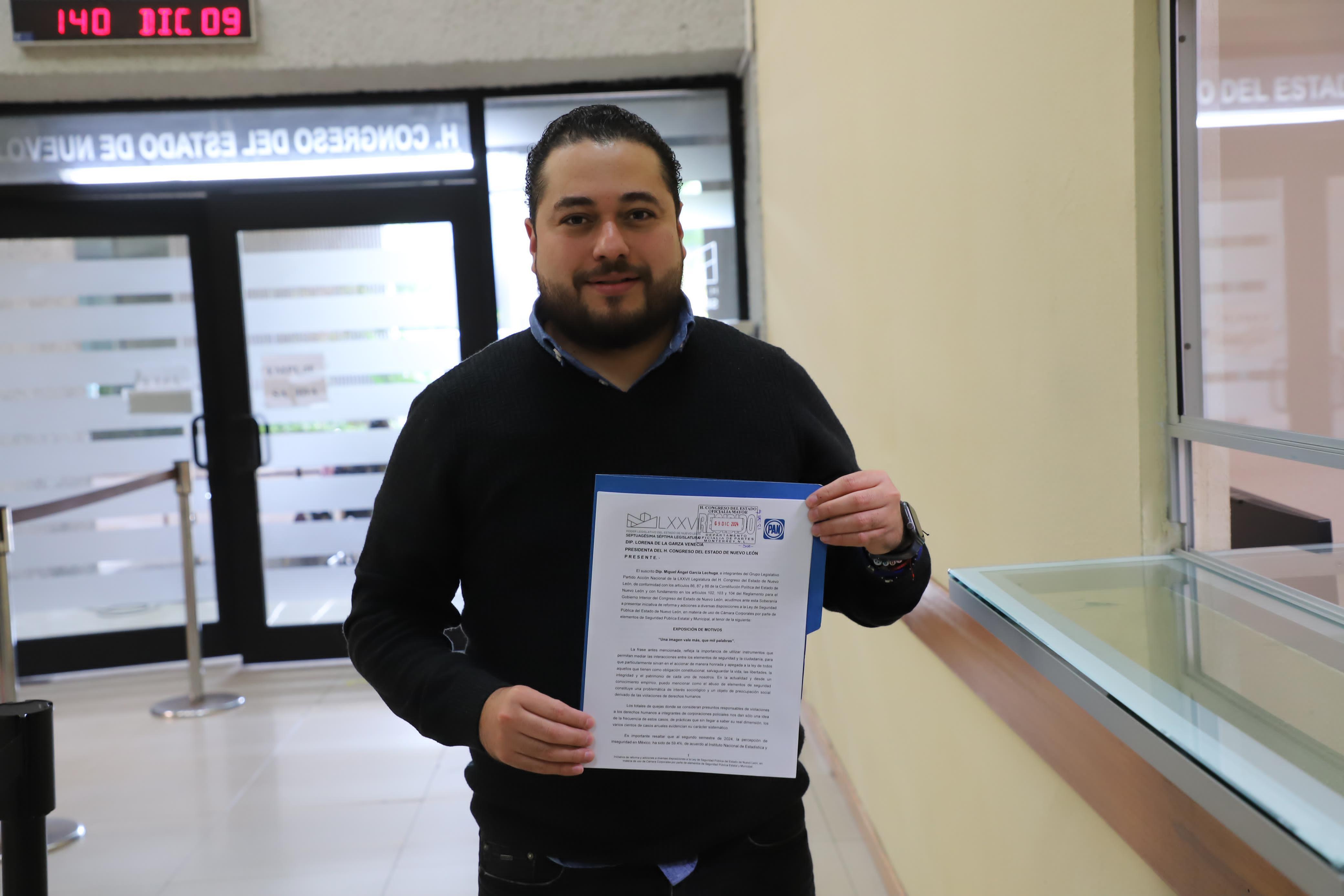 PLANTEA MIGUEL LECHUGA PORTACIÓN DE CÁMARA EN ELEMENTOS DE SEGURIDAD   