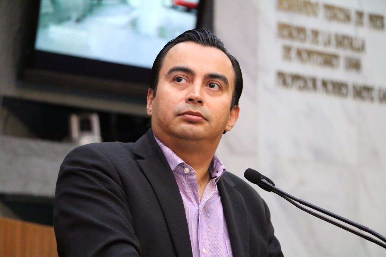 Urge Acción Nacional programa de regeneración de banquetas en Centro de Monterrey