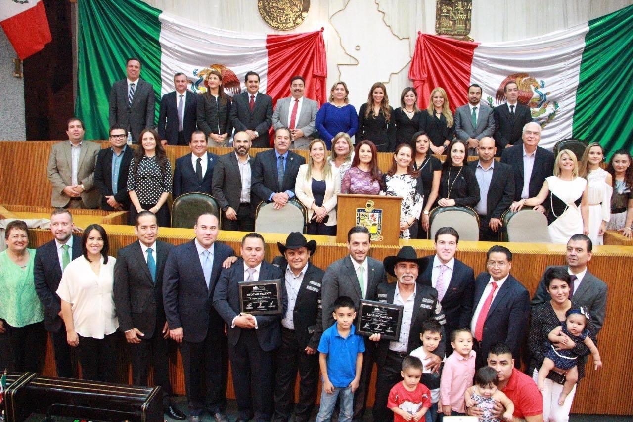 BRINDA CONGRESO EMOTIVO HOMENAJE  A 