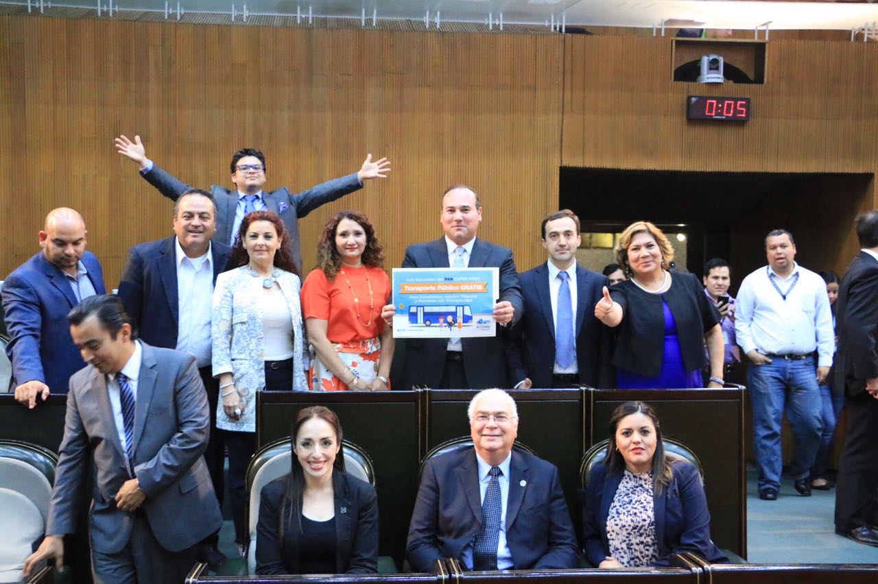 Se aprueba transporte gratis para estudiantes, adultos mayores y personas con discapacidad; cumple PAN a ciudadanos