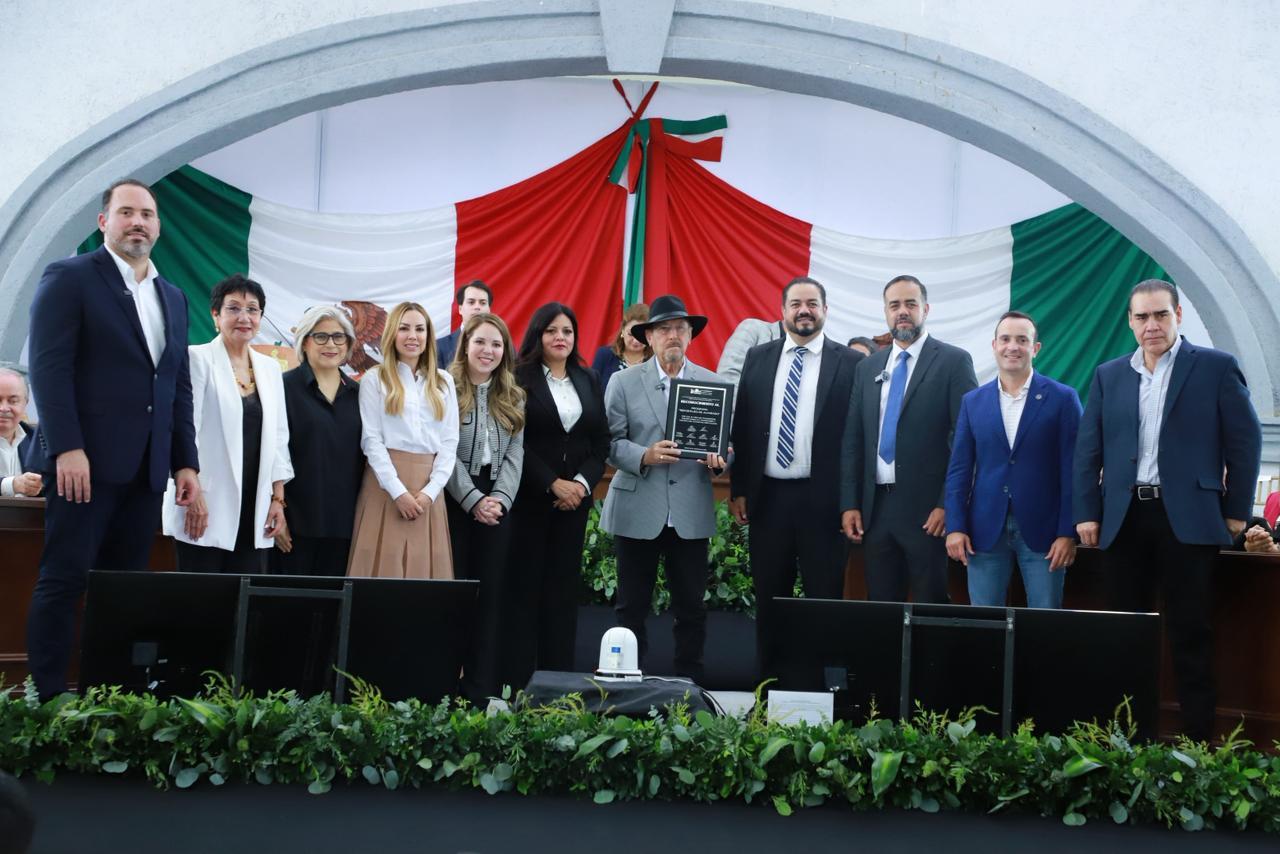 REPORTAJES DE ALVARADO RECIBE RECONOCIMIENTO DEL CONGRESO DEL ESTADO POR SUS 45 AÑOS DE TRANSMISIÓN