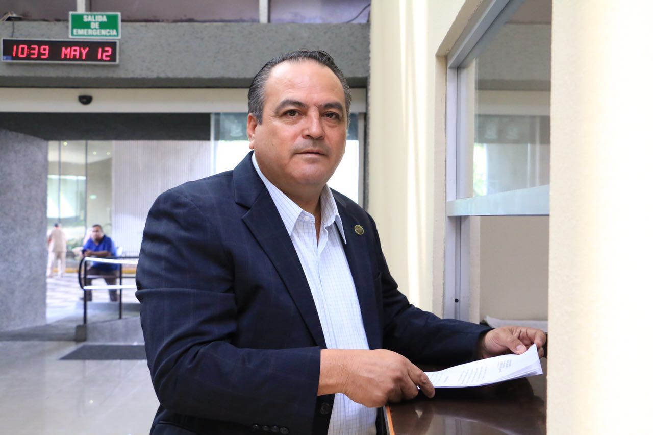 Exige Sergio Pérez mejorar infraestructura de escuelas del Municipio de Santa Catarina