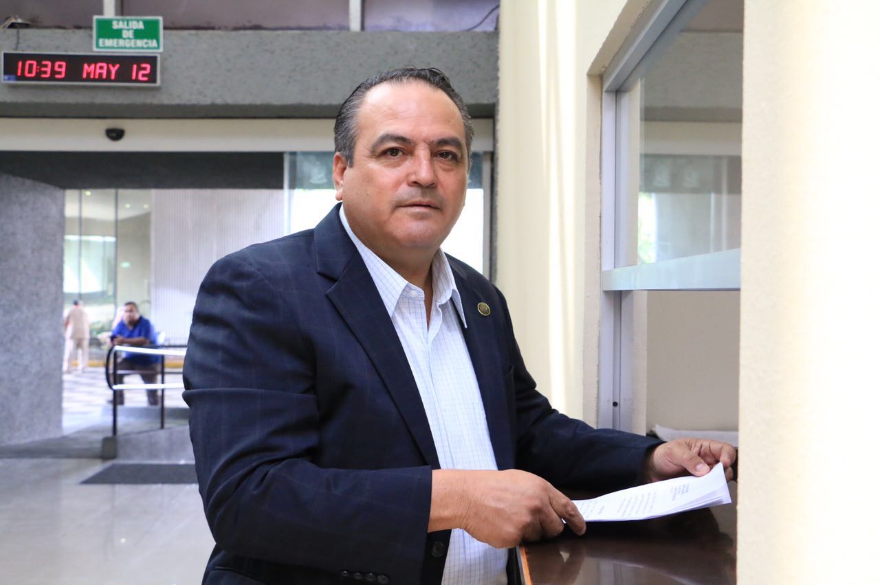 Exige Sergio Pérez mejorar infraestructura de escuelas del Municipio de Santa Catarina