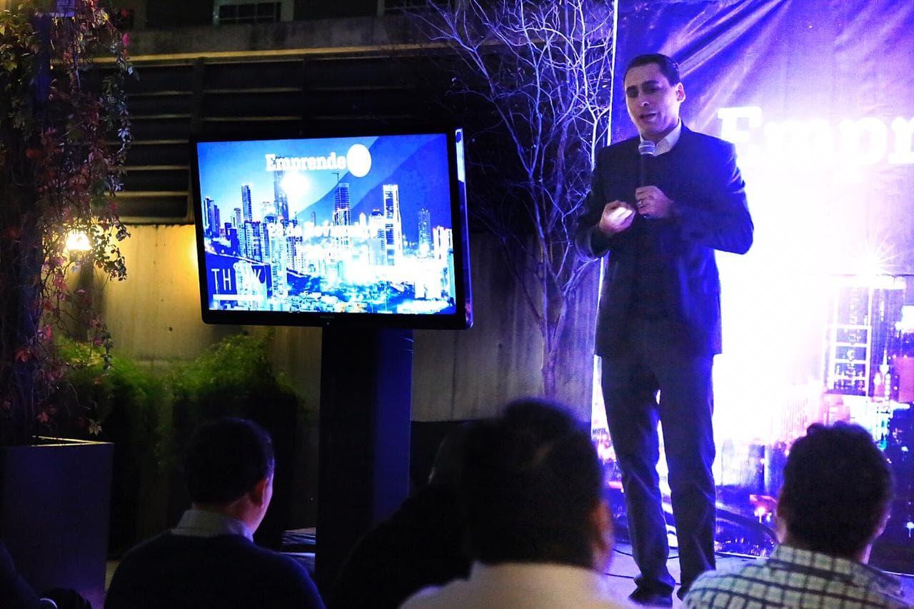 OFRECE LUIS SUSARREY ACTIVIDADES FORMATIVAS EN EL DISTRITO 18