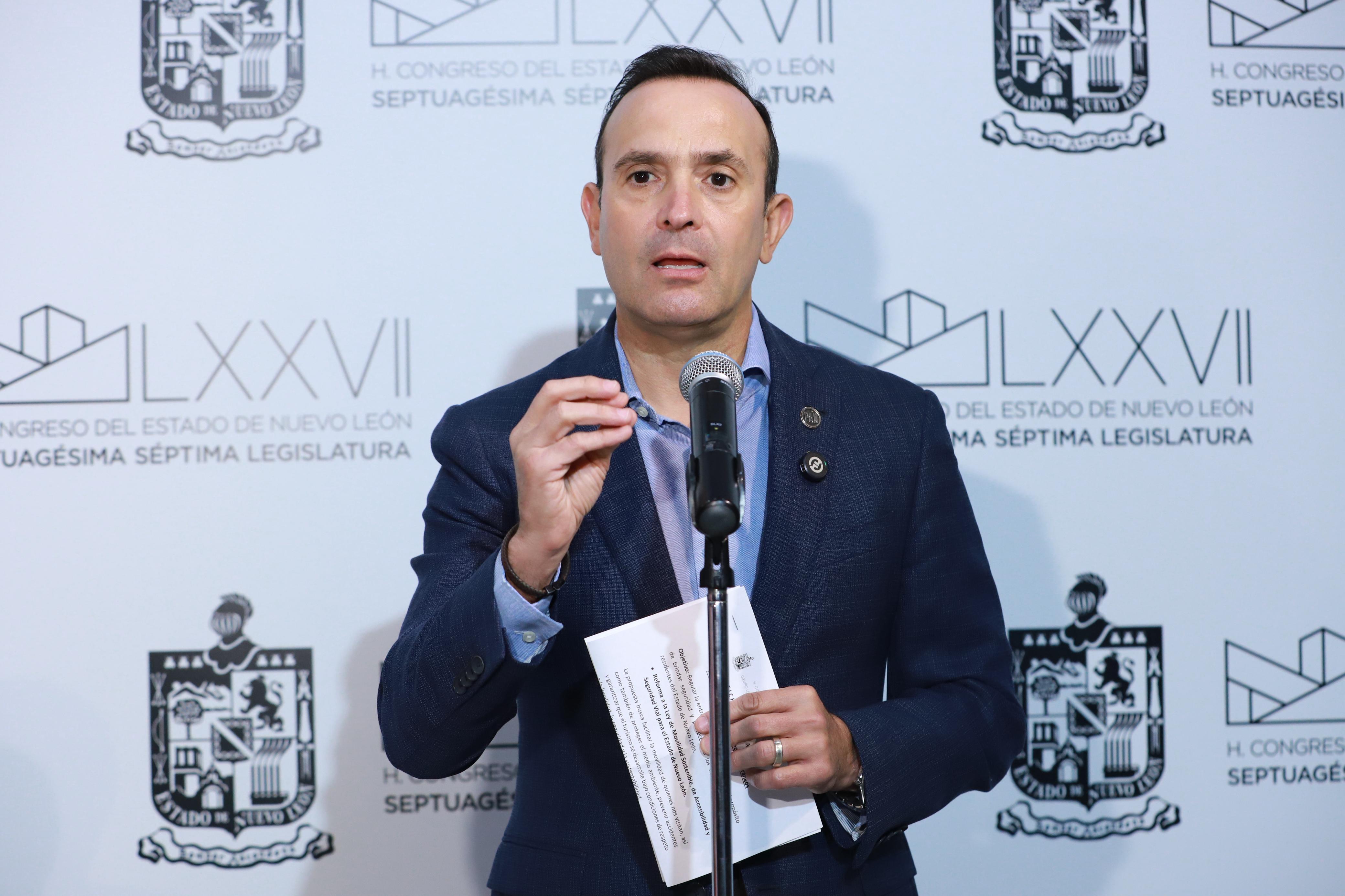 PROPONE CARLOS DE LA FUENTE PERMISO TURÍSTICO PARA VEHÍCULOS FORÁNEOS