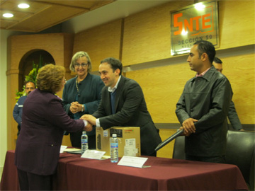 PREMIA HERNÁN SALINAS CALIDAD EDUCATIVA
