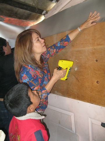 Lleva Diputada Carolina Garza impermeabilización de tejabanes al predio La Isla