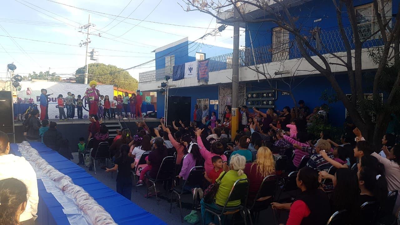 Brinda Diputado Carlos de la Fuente mega rosca a habitantes regios del Distrito 11